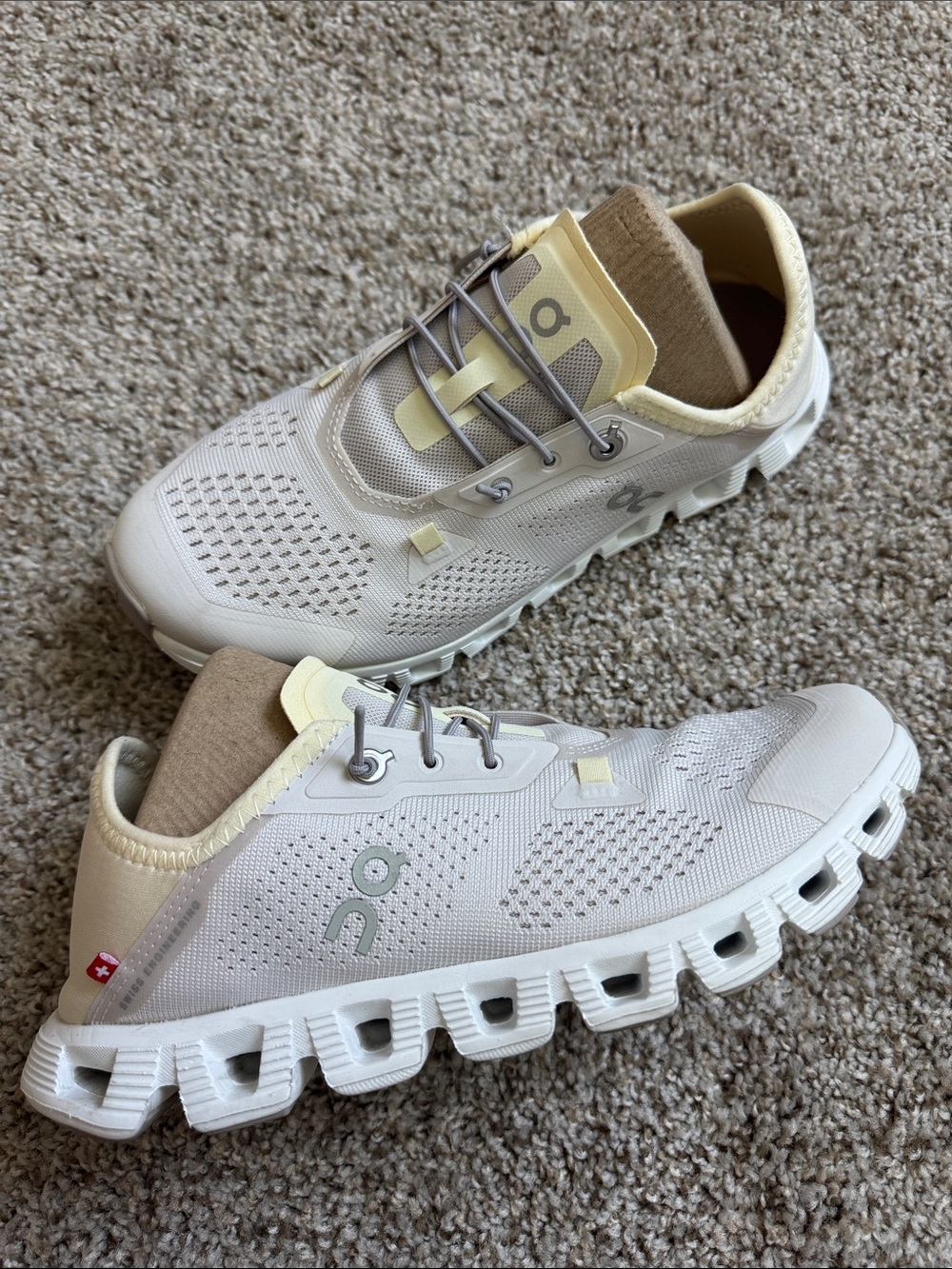 On Cloud 5 Coast Sand Ray Women’s size 7